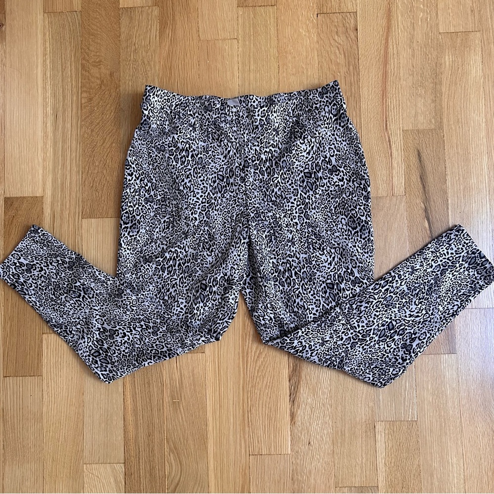 Chico's Leggings in Black and Gray Animal Print Women’s 2R (12R)